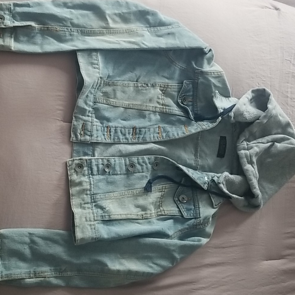 Cropped denim jacket